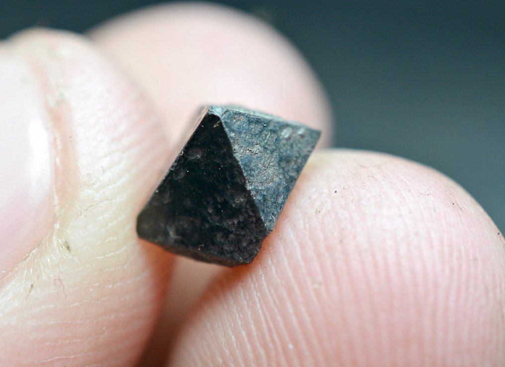 Magnetite Octahedrite - Height: 9 mm - Width: 6 mm- 500 g #1.0