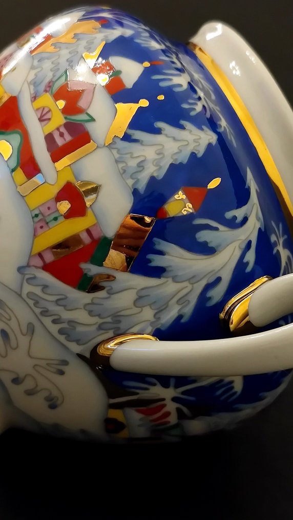 Lomonosov Imperial Porcelain Factory - Pattern: Winter Fairy Tale Pattern designer: A.Vorobievskiy Shape: Spring Shape designer: - Sugar bowl - Hand-painted | 22K gold - hard-paste porcelain. #1.0