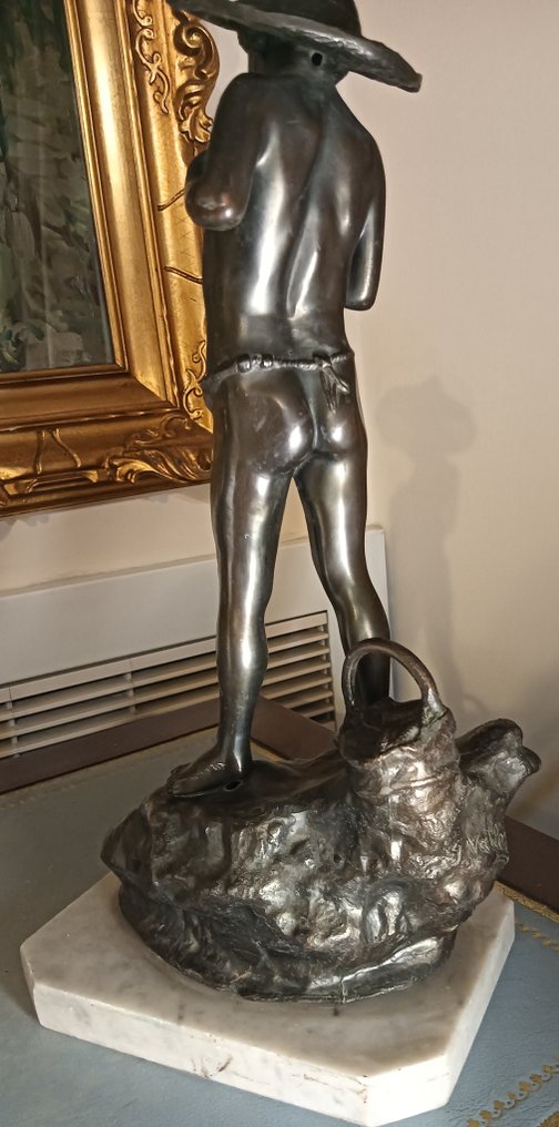 Dal modello di Giovanni Varlese (1822-1922) - Statue, Pescatorello ( Piccolo Pescatore) - 40 cm - Eine dunkle Patina. #4.3