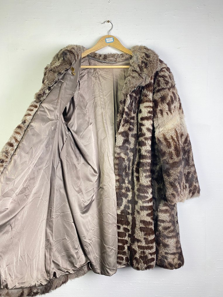 Artisan Furrier - Fur coat #1.0