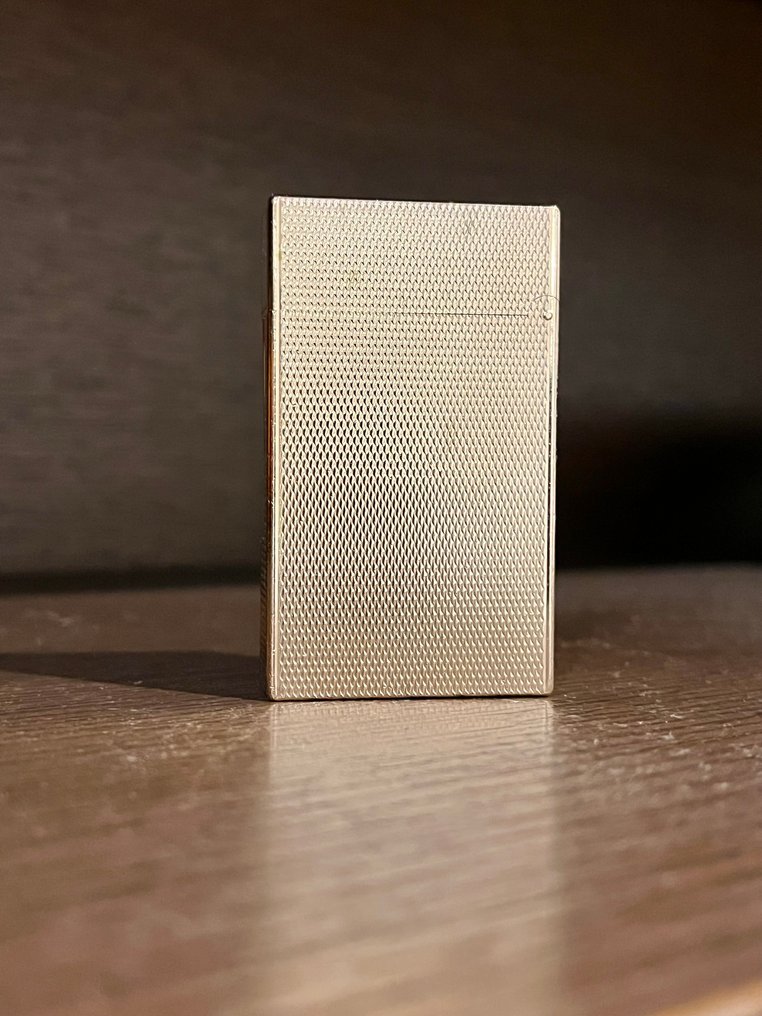 S.T. Dupont - Line 2 - Ingen reservasjonspris - Lighter - Gullplattert #2.1