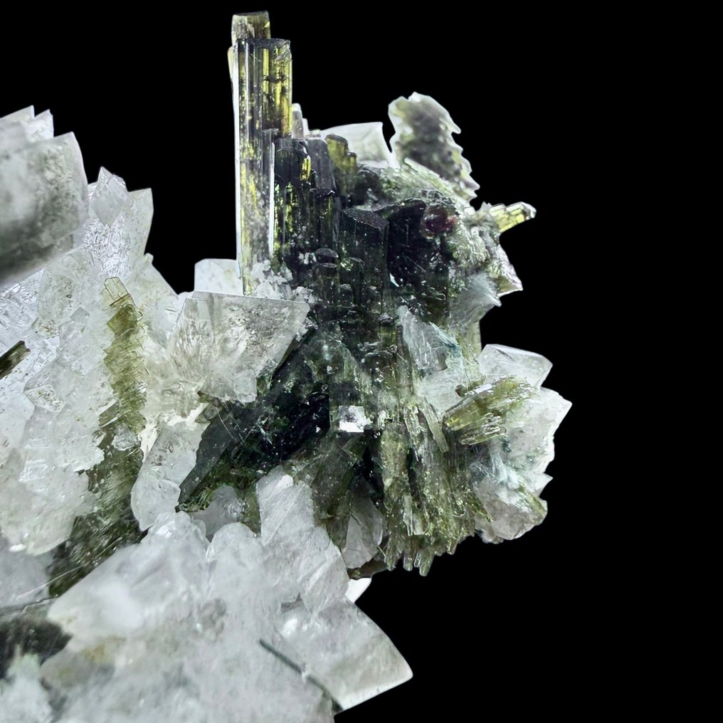 巴洛克斯坦产宝绿色绿帘石与Adularia——免费送货到欧洲 - 高度: 8 cm - 宽度: 6 cm- 180 g #3.2