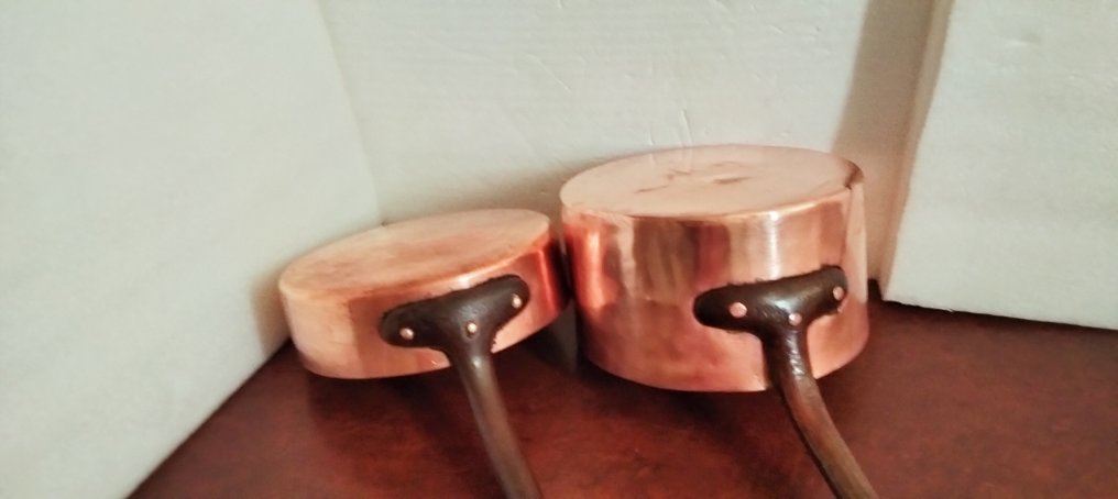 2 grandes casseroles 4,5 kg numéroté - Σετ κατσαρόλας (2) - Αριθμημένη κλασική γαλλική γαστρονομία. - Αριθμημένο παλαιωμένο χαλκό - Μάρκα FFRANCE #1.0