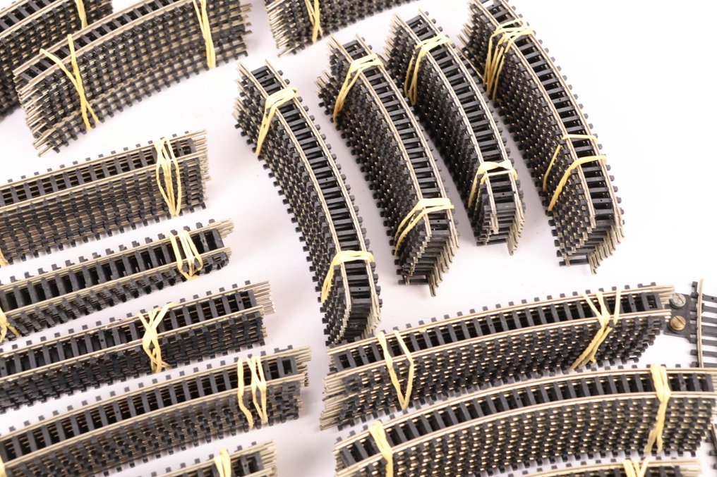 Roco, Minitrix N - 2401/2421/2402/2404/Etc. - Modeltog skinner (290) - Mere end 290-delt pakket N-spor skinner. #4.3