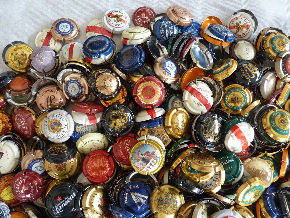 Colección temática - 850 cápsulas de champagne. - Taittinger, Germain, Jacquart, Roederer. #3.2