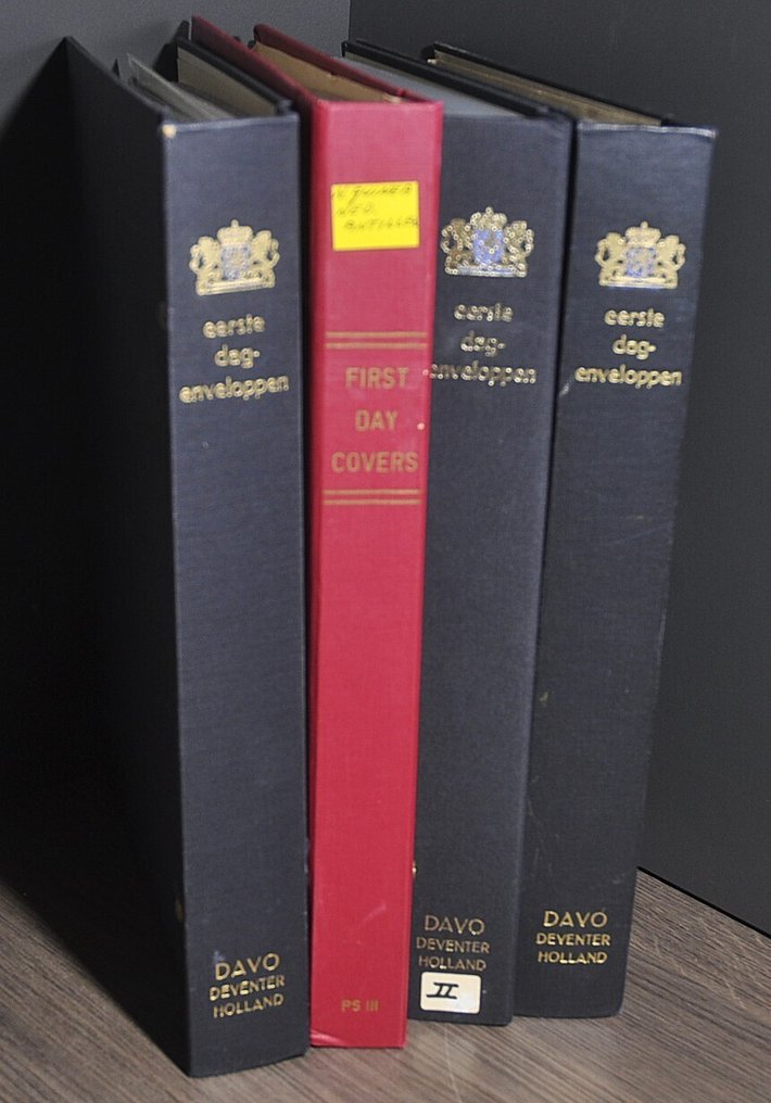 荷兰和海外  - 自50年代起的大量FDC收藏，包括新几内亚和荷属安的列斯在内的集邮册（177）。 #1.0