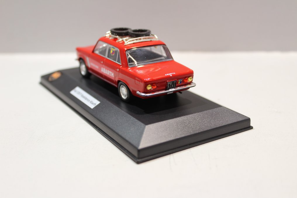 AM.71 1:43 - Modellbil - Fiat 125 P Service Abarth 1/43. - hantverksmodell #2.1