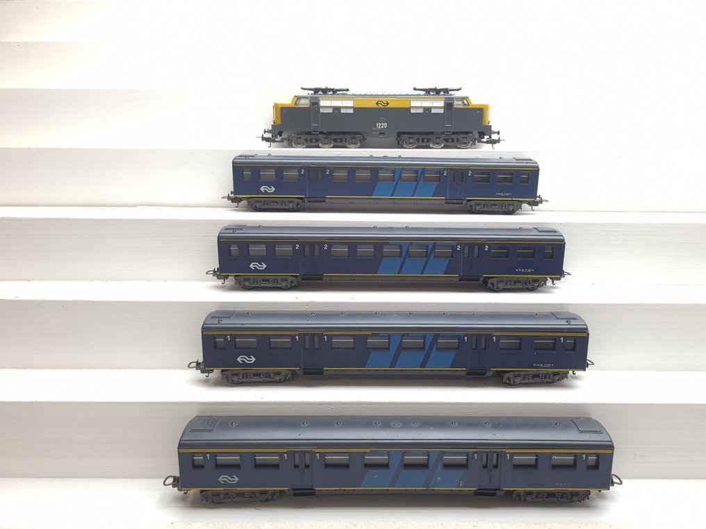 Lima H0 - Set tren (5) - Set met 1200 și 4x plan E vagoane. - NS #1.0