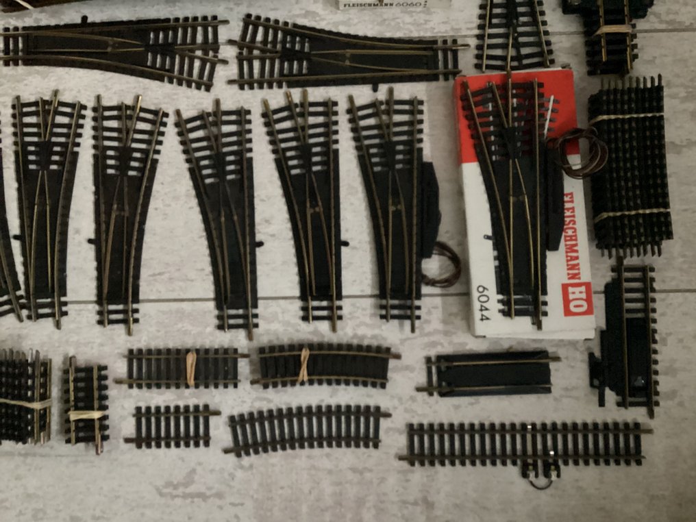 Fleischmann H0 - 26x6001, 1x10, 1x6005, 6x1701/3, 1x1 1/2, 2x1703 1/2, 30x6030, 9x1701 1/2, 2x6044L elec, 5x6044R, - Modeltreinsporen (104) #2.1