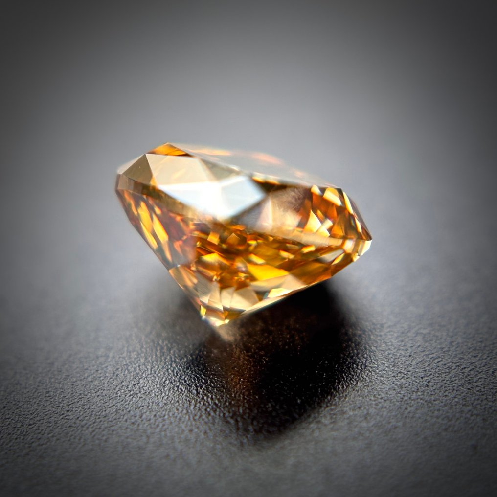 1 pcs Diamond  (Natural coloured)  - 0.52 ct - Cushion - Fancy intense Yellowish, Brownish Orange - VS1 - Antwerp Laboratory for Gemstone Testing (ALGT) #4.3