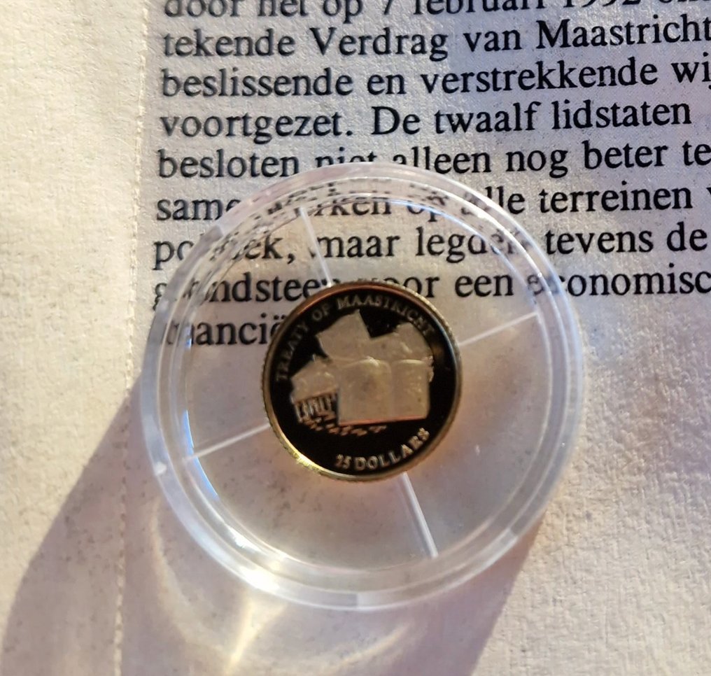 Liberia. 25 Dollars 2001 (No reserve price) #1.0