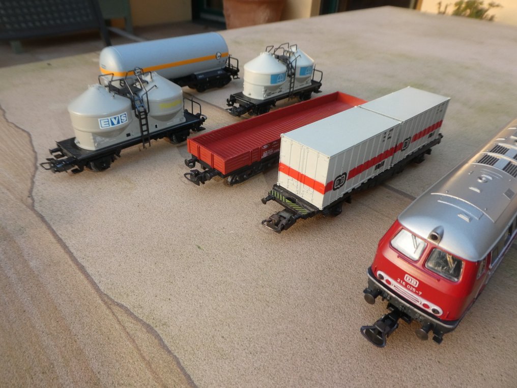 Märklin H0 - 3075/4473/46450/4661/4662/4664 - Set de trenes (6) - Tren de carga, locomotora diésel BR 216 con 5 vagones de carga - DB #1.0