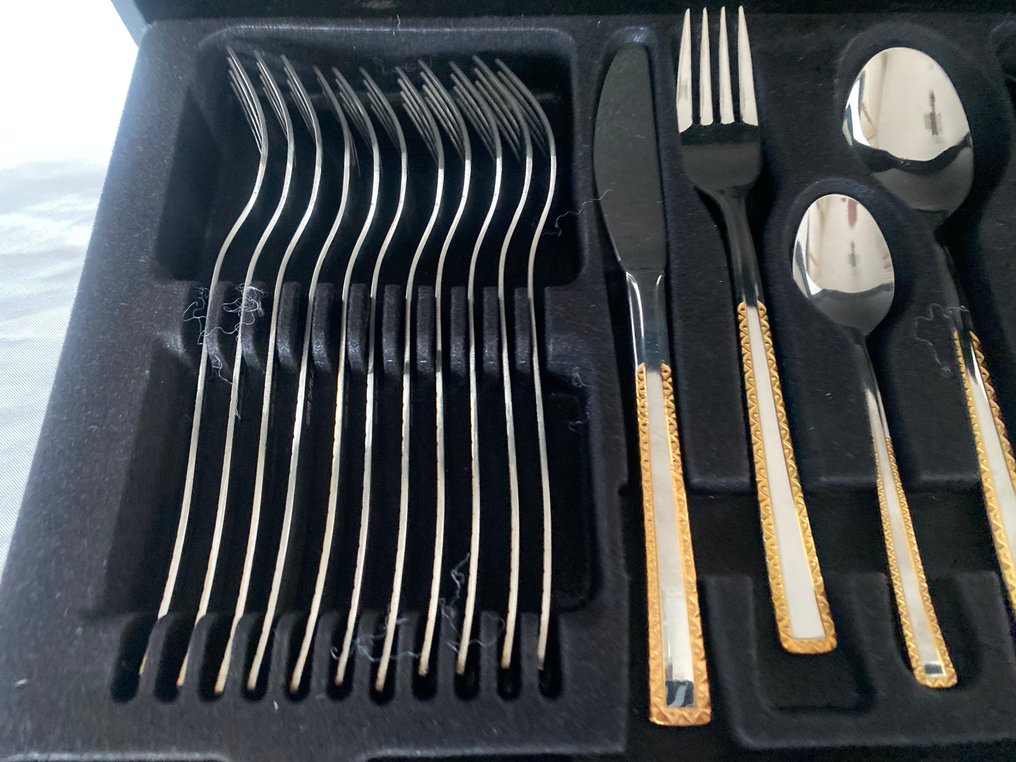 Cutlery set for 12 - BSB series by Solingen in 23/24 KT gold with certificate #4.3