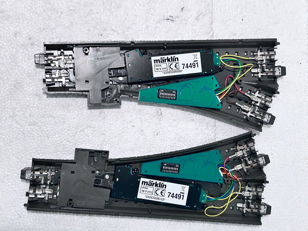 Märklin H0 - 24611/24612/74461/74491 - Modelltogspor (2) - 2x digitale wissels C-Rail #1.0