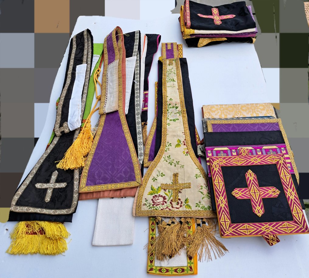 Set of 22 religious accessories (22) - Silk - 1900-1910 #1.0