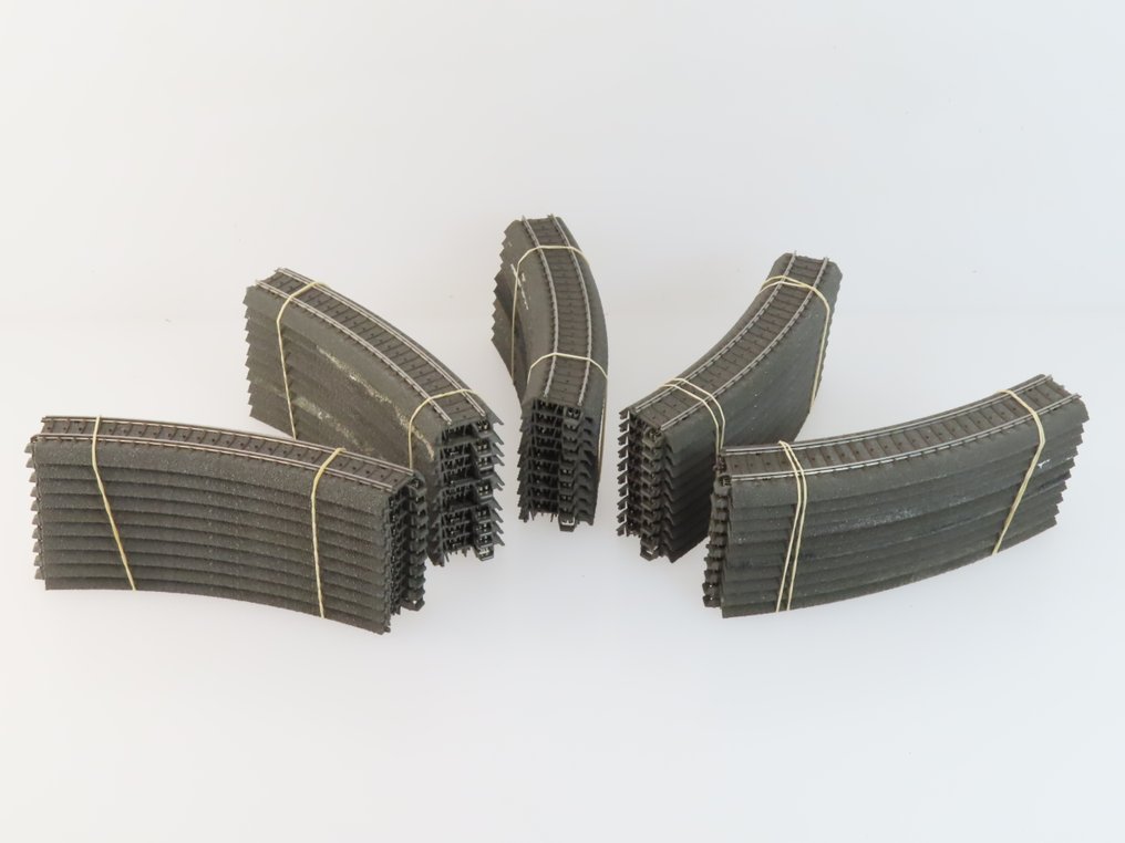 Märklin H0 - 24130 - Pienoisjunaradan raiteet (50) - 50-osainen railkavel kaarevilla railitukilla, C-rail. #1.0