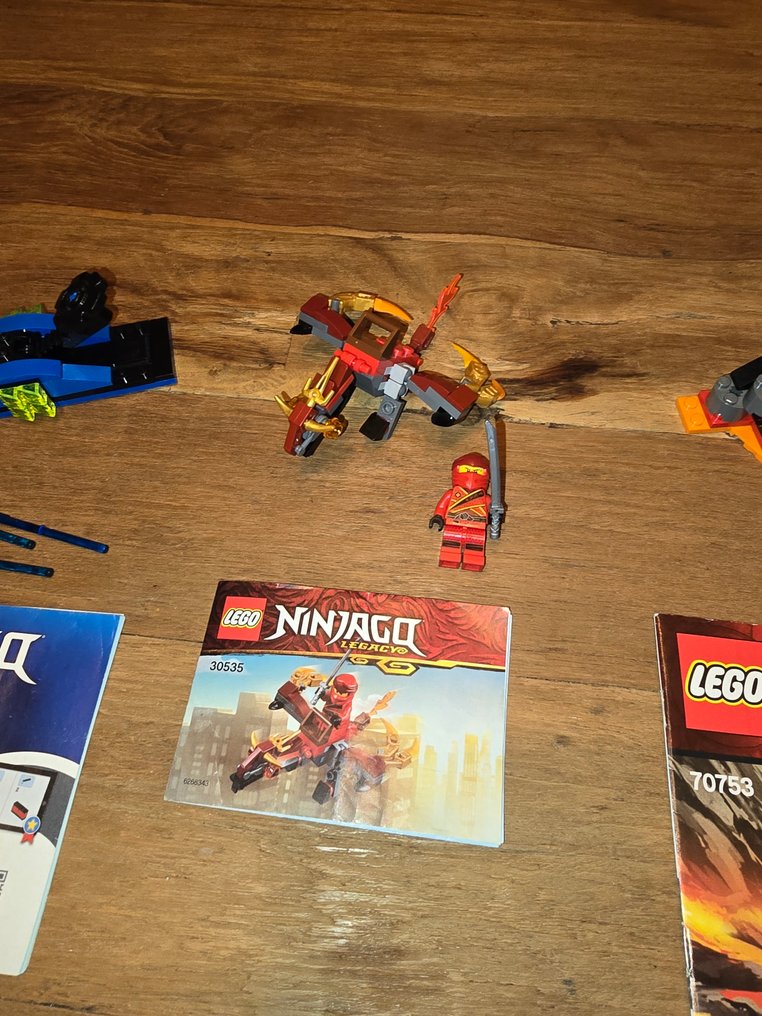 LEGO Set - Ninjago - Meerdere LEGO Ninjago sets (diverse instructies zichtbaar) #2.1