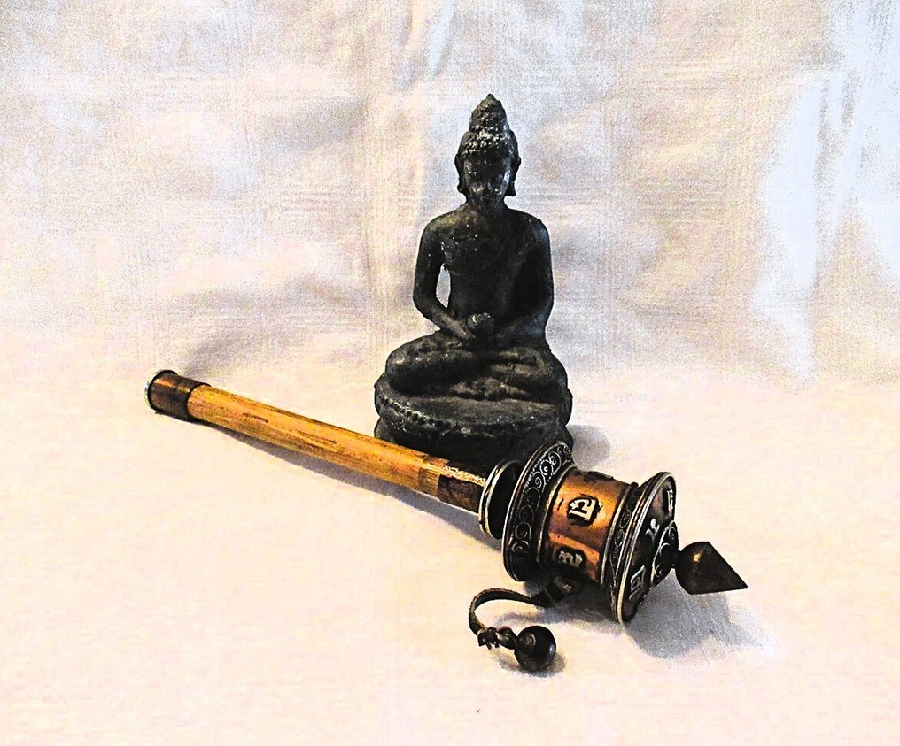 纪念品收藏系列 - 拍卖品 - 2件古老的亚洲独特物品 - 祈祷轮 + 佛像 - 1930/1960年代 - 尼泊尔 - 私人收藏 #1.0