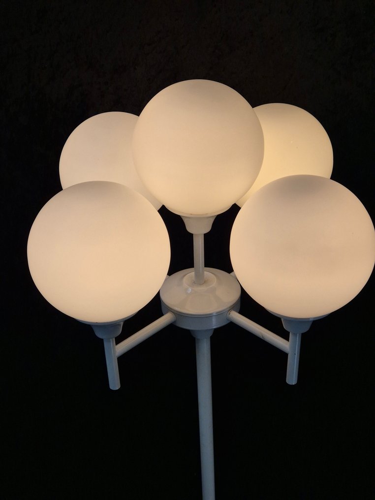 落地灯 - 金属, 玻璃 - Sputnik 落地灯 – 五臂 – 金属和乳白玻璃，1960年代复古风 #3.2