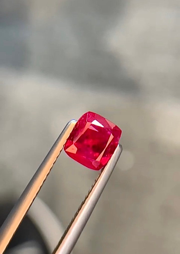 No reserve price - 1 pcs  Red Ruby  - 1.35 ct - Gem research Swiss Lab (GRS) - Vivid Red Pigeon’s Blood #4.3