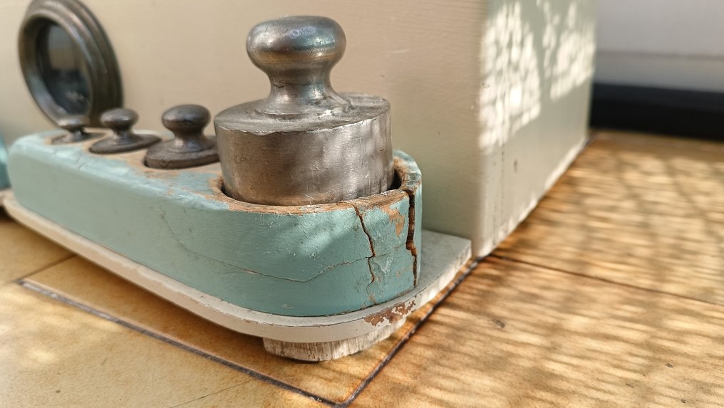 Balance or scale - Metal #4.3