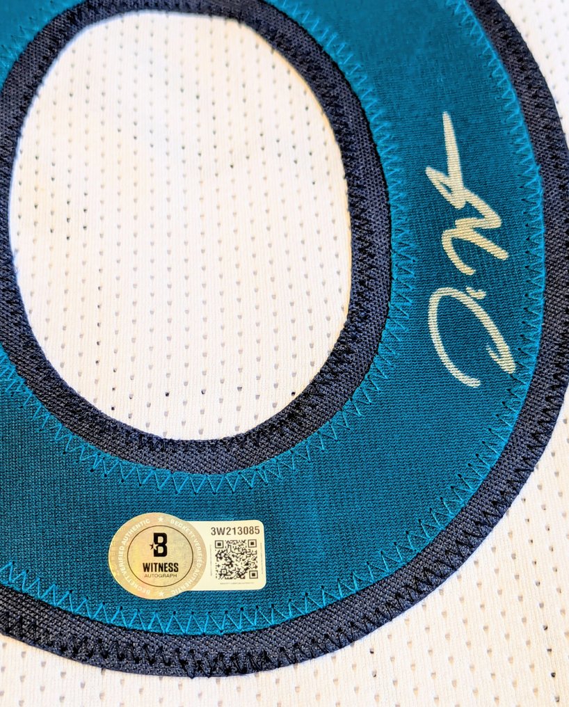 NBA - Donte DiVincenzo - Υπογεγραμμένο προσαρμοσμένο μπασκετικό φανέλα - Υπογεγραμμένο πιστοποιημένο από Beckett  #4.3