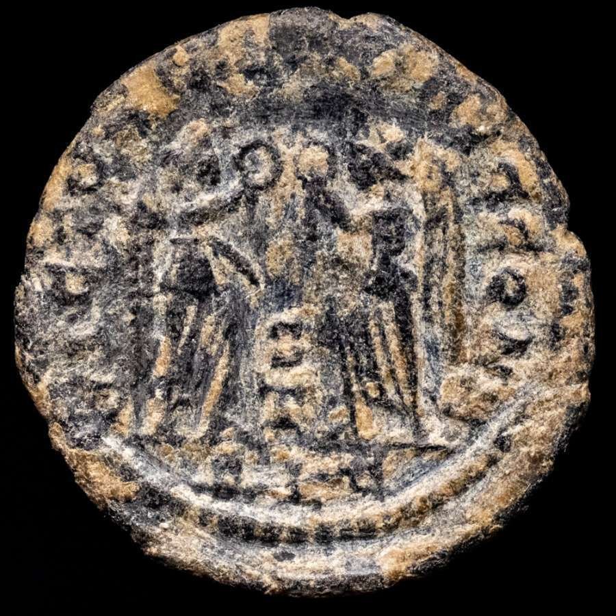 Ρωμαϊκή Αυτοκρατορία. Constans (AD 337-350). AE-13 Imitative from Lugdunum mint. VICTORIAE DD AVGGQ NN., two Victories.  (χωρίς τιμή ασφαλείας) #1.0