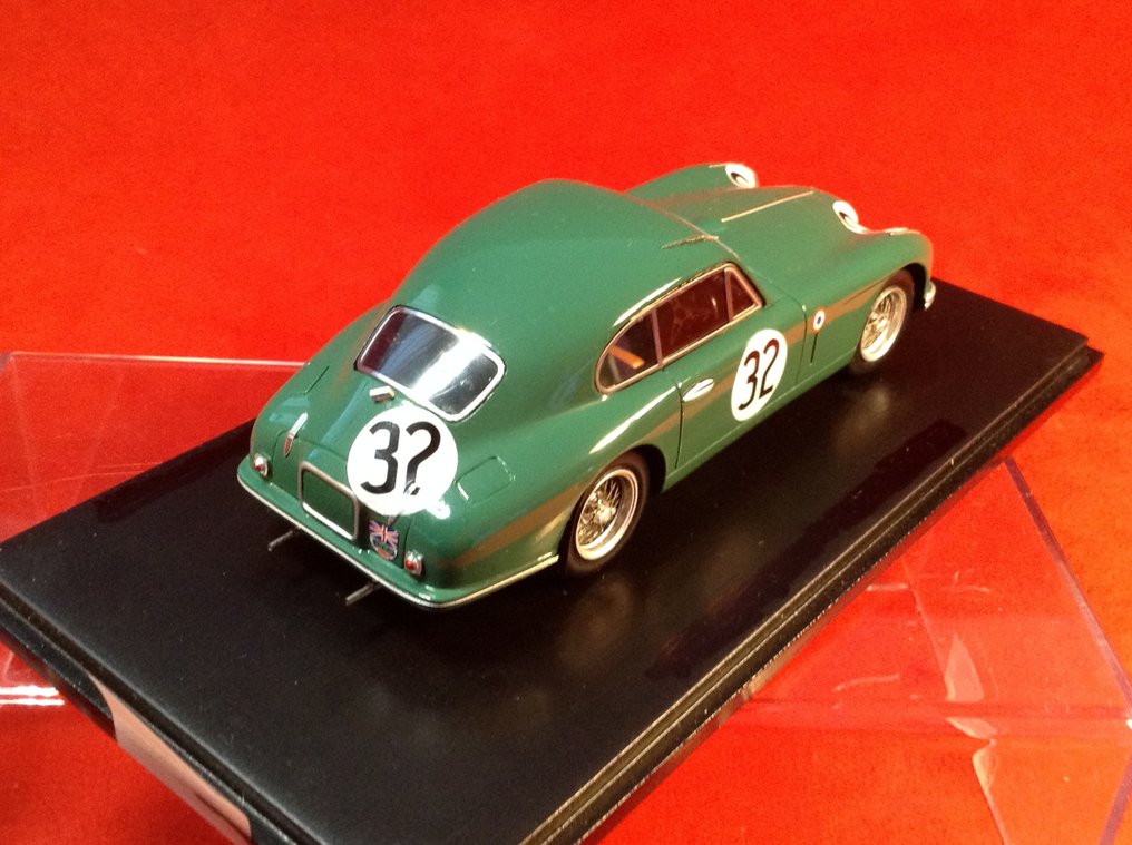 Spark 1:43 - 模型赛车 - ref. #S0596 Aston Martin DB2 Coupé Competition 7° Le Mans 1952 #32 - 优质限量版,如今难得一见 #2.1