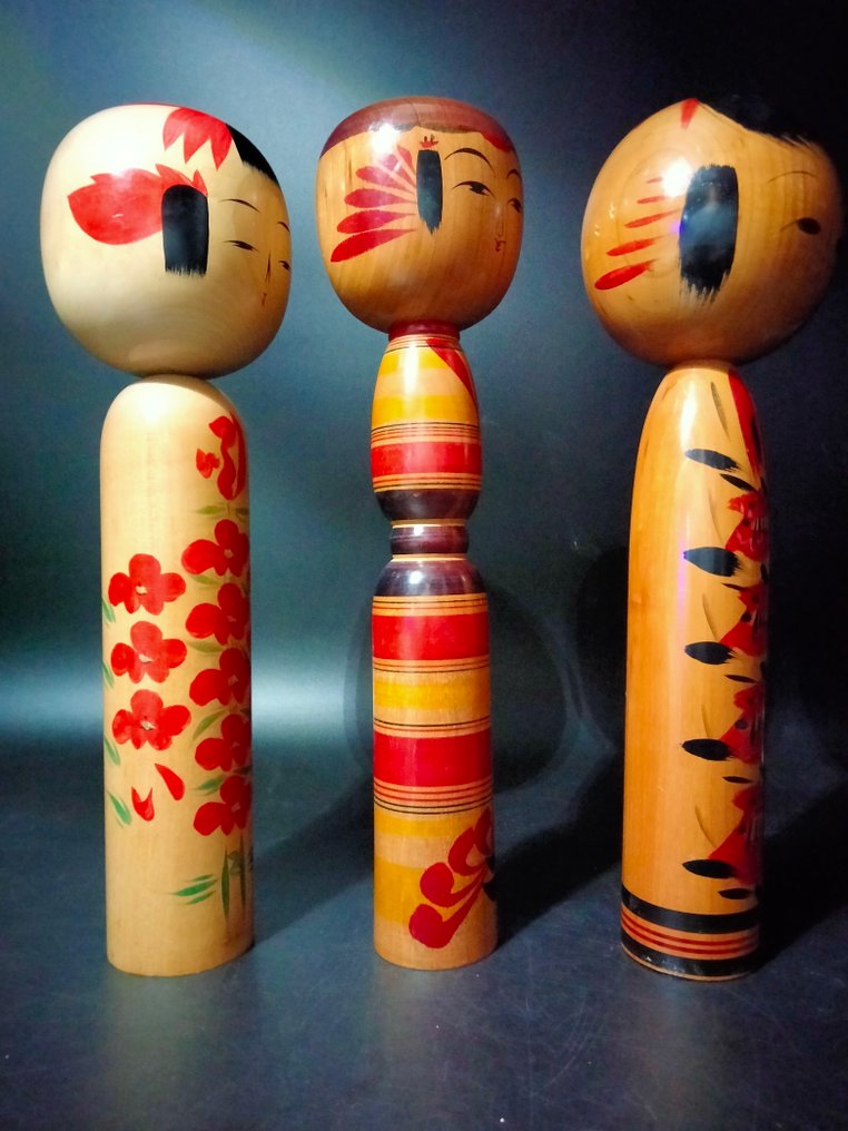 Figurine (8) - Eight traditional kokeshi in various styles and sizes + ejiko #4.3