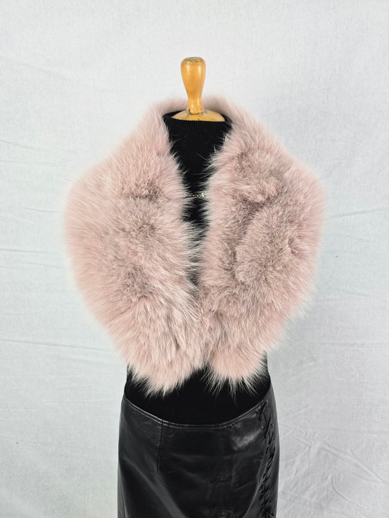 Saga Furs - Cuello #1.0