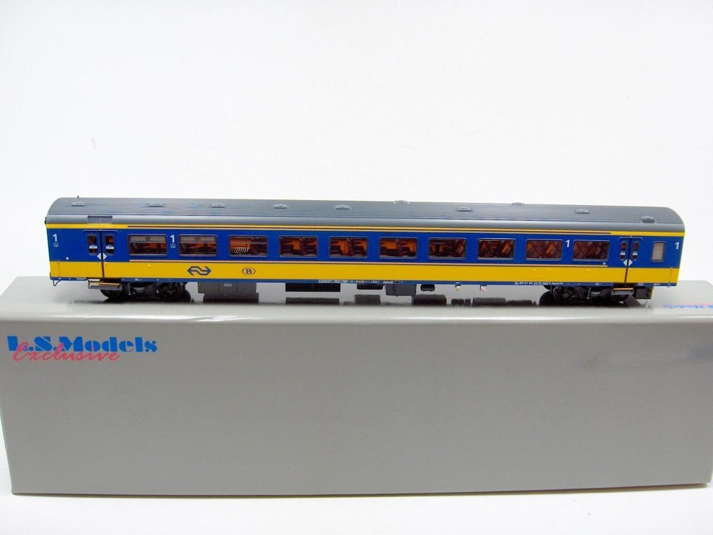 LS Models Exclusive H0 - 44 242 - Modellvonatszemélyszállító (1) - Személygépkocsi NS ICRmh Apmz10 - NS #1.0