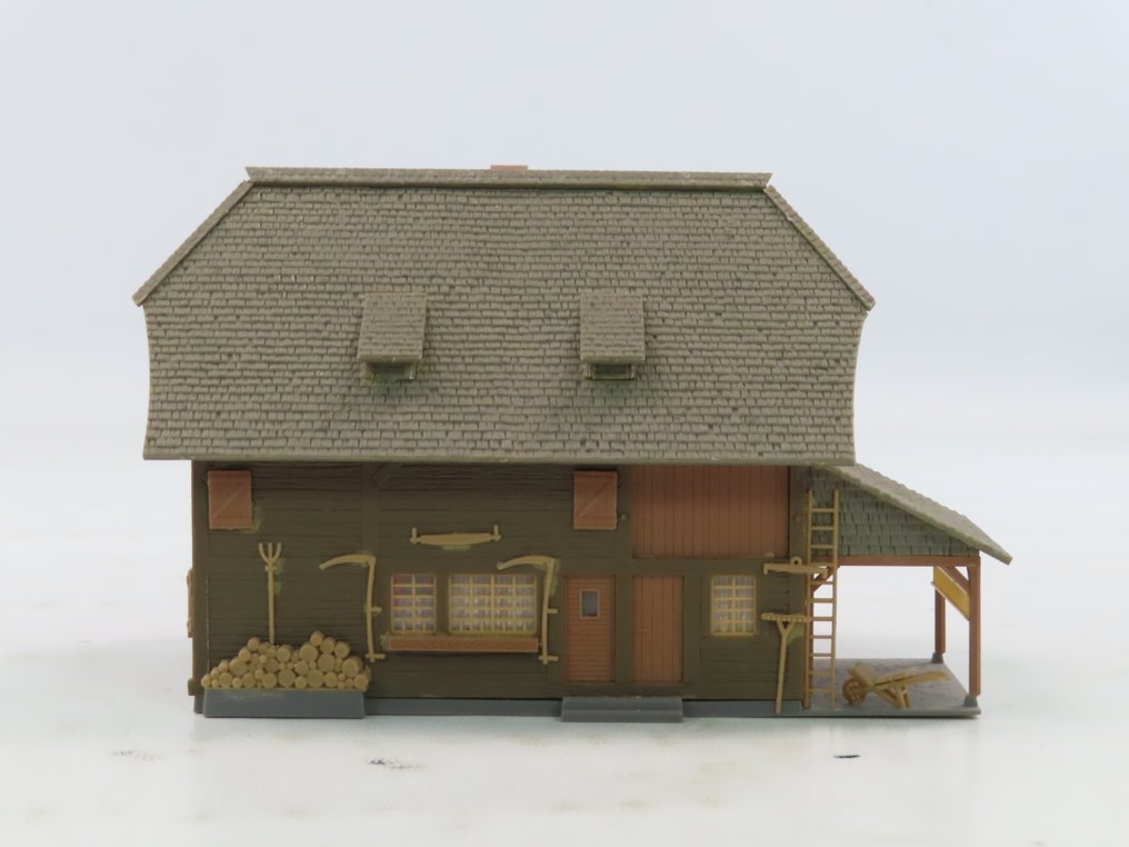 Faller H0 - 120267/130268/-573/-947 - Model train buildings (5) - 2x Black Forest farm, transformer house, 2 barracks, and village barracks. #4.3