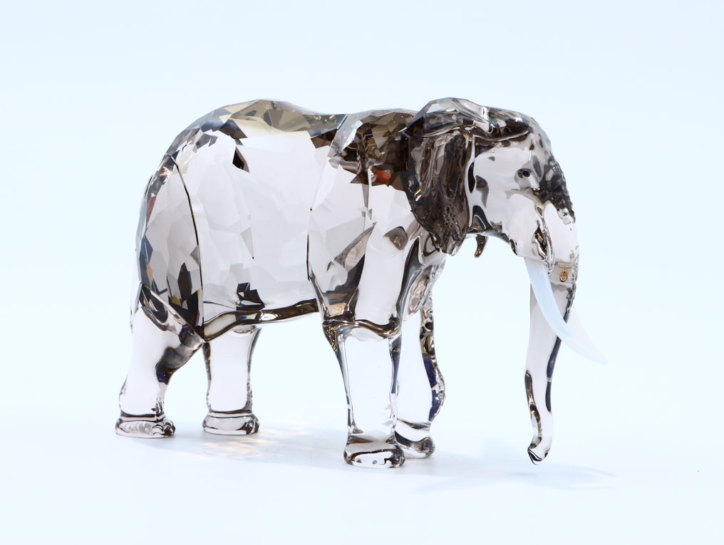 Figure - Swarovski Crystal - SCS - Jaarlijkse Editie 2022 - Olifant Grootmoeder Fayola (Boxed + certificate) - Crystal #3.2