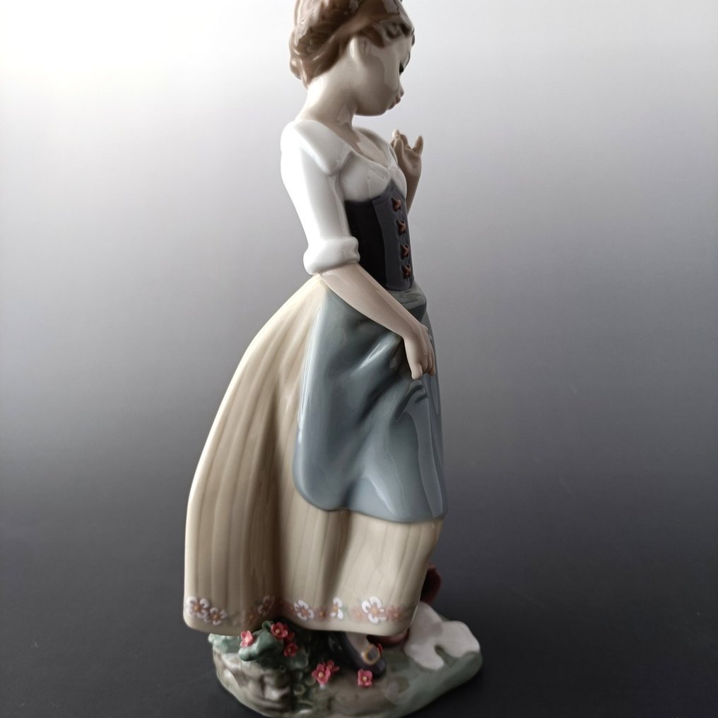 Lladró - 小塑像 - “Milkmaid” No. 8537 - 瓷器 #2.1