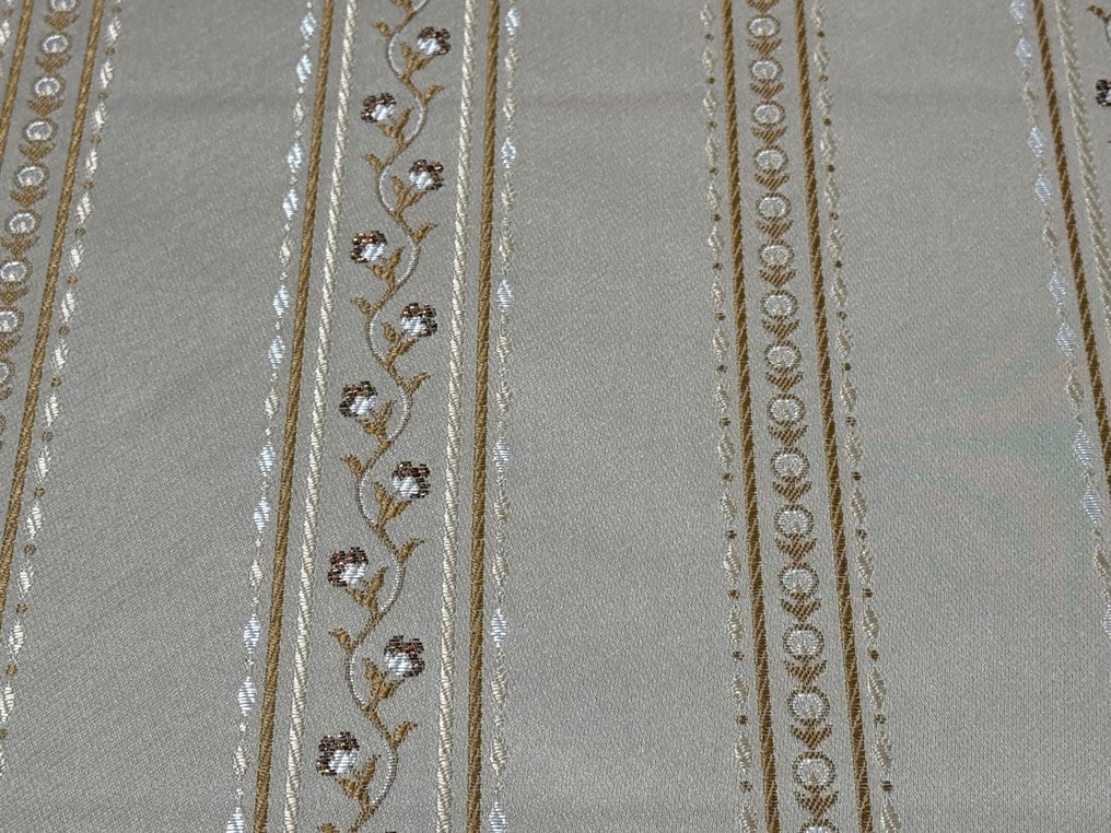 Fioriture d’Oro su Righe di Seta – Lampasso Elegante a Telaio - Tessuto per tappezzeria  - 4 m - 1.4 m #4.3