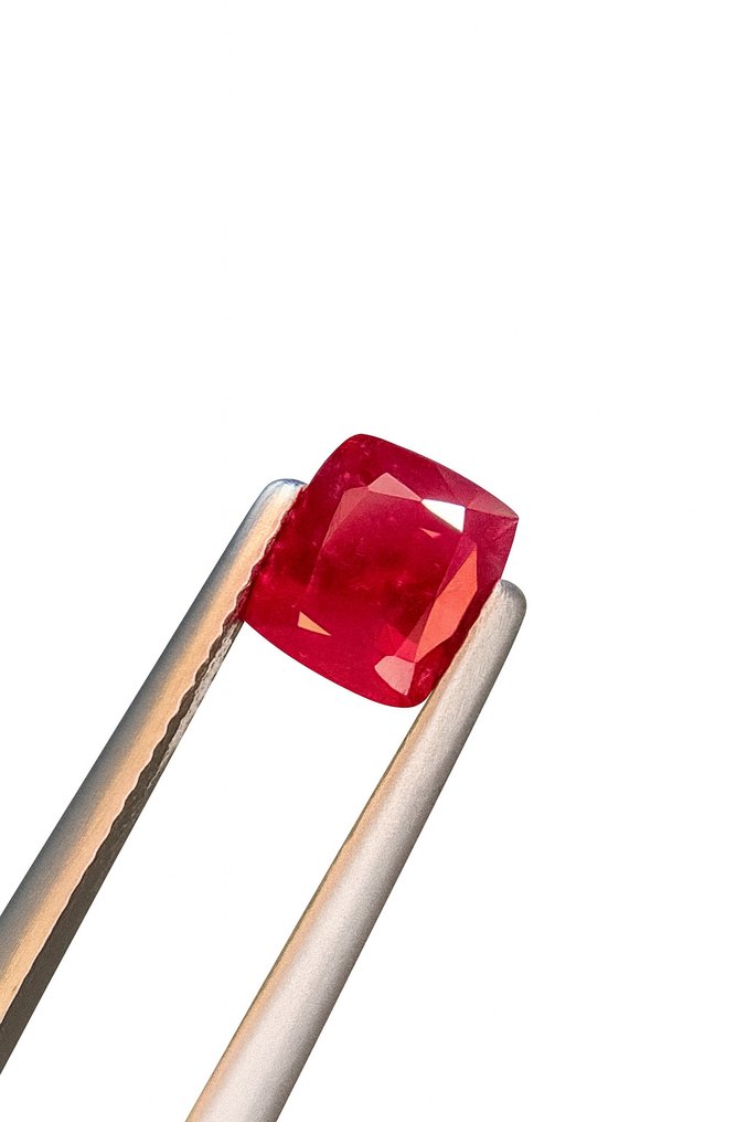 No reserve price - 1 pcs  Red Ruby  - 1.35 ct - Gem research Swiss Lab (GRS) - Vivid Red Pigeon’s Blood #1.0