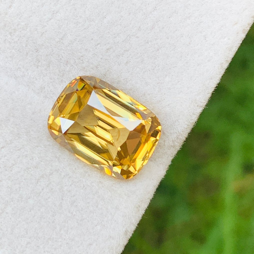 No reserve price - 1 pcs  Yellow Zircon  - 5.74 ct - International Gemological Institute (IGI) - UNHEATED RAREST GEM #4.3