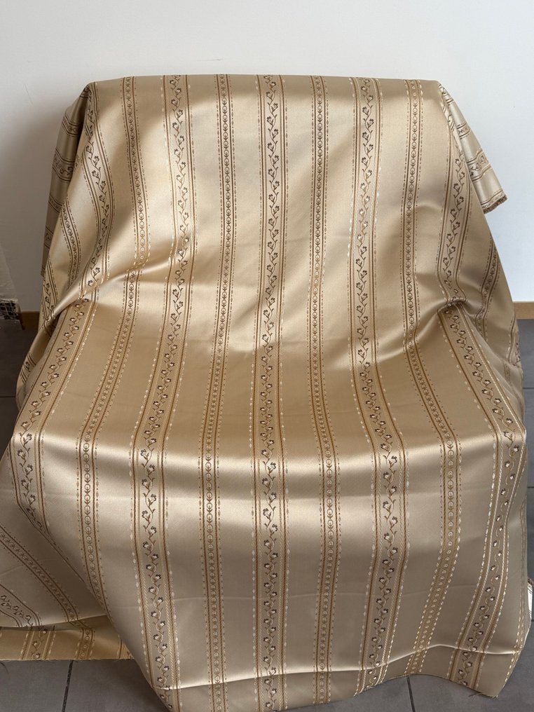 Fioriture d’Oro pe dungi de mătase – Lampasso elegant pe cadru. - Țesătură tapițerie - 4 m - 1.4 m #1.0