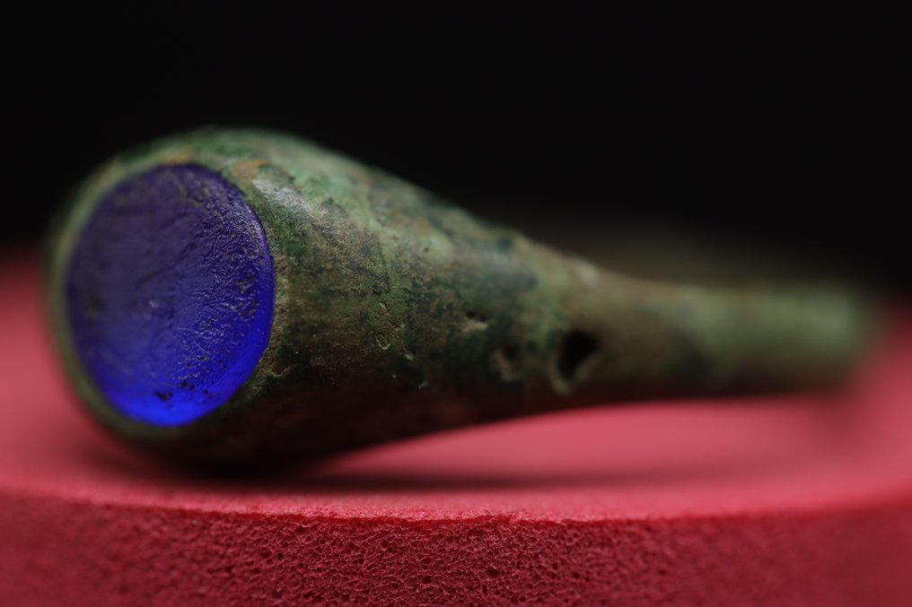 Μεσαιωνικός (Γοτθικός) Επιχρυσωμένο με μπλε πέτρα σε μπρούντζο. δαχτυλίδι - 2.6 cm  (χωρίς τιμή ασφαλείας) #1.0