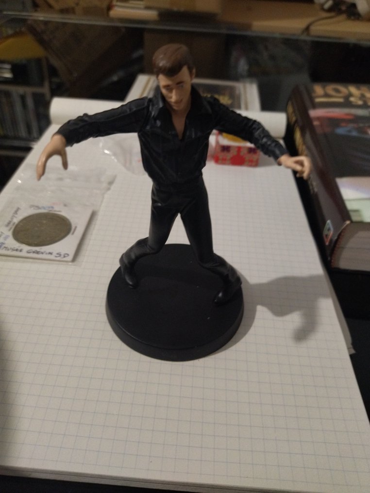 Johnny Hallyday - 收藏套装：限量CD盒装、书籍、模型、“我爱你”胸针、格雷文奖章 - 2002 - 限量版 #2.1