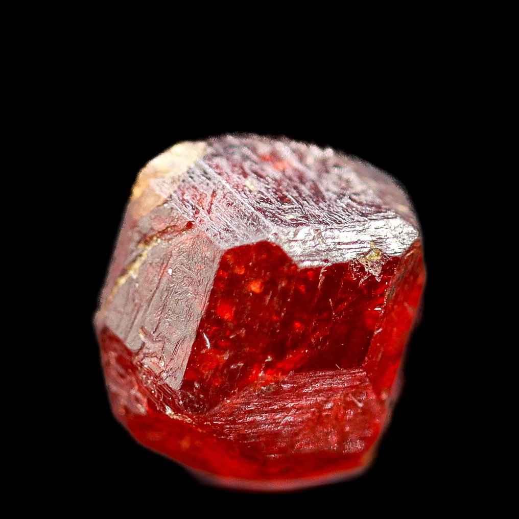 Specimen Strawberry Spessartine Garnet • 4.70 ct • Museum Grade - Height: 7 mm - Width: 7 mm- 0.94 g - (1) #3.2