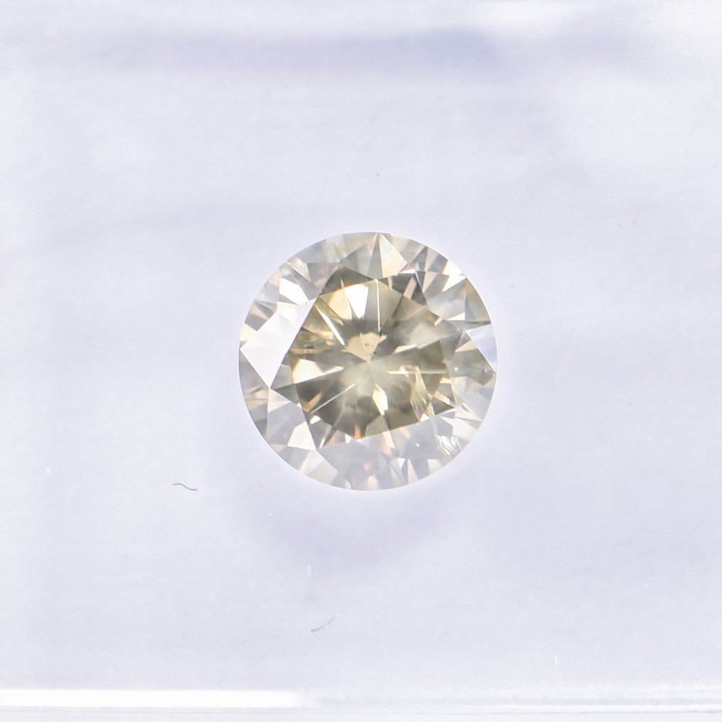 Fără preț de rezervă - 1 pcs Diamant  (Colorat natural)  - 0.66 ct - Rotund - Fancy Cenușiu, Verde Galben - I1 - IGI (Institutul gemologic internațional) - EX VG VG #2.1