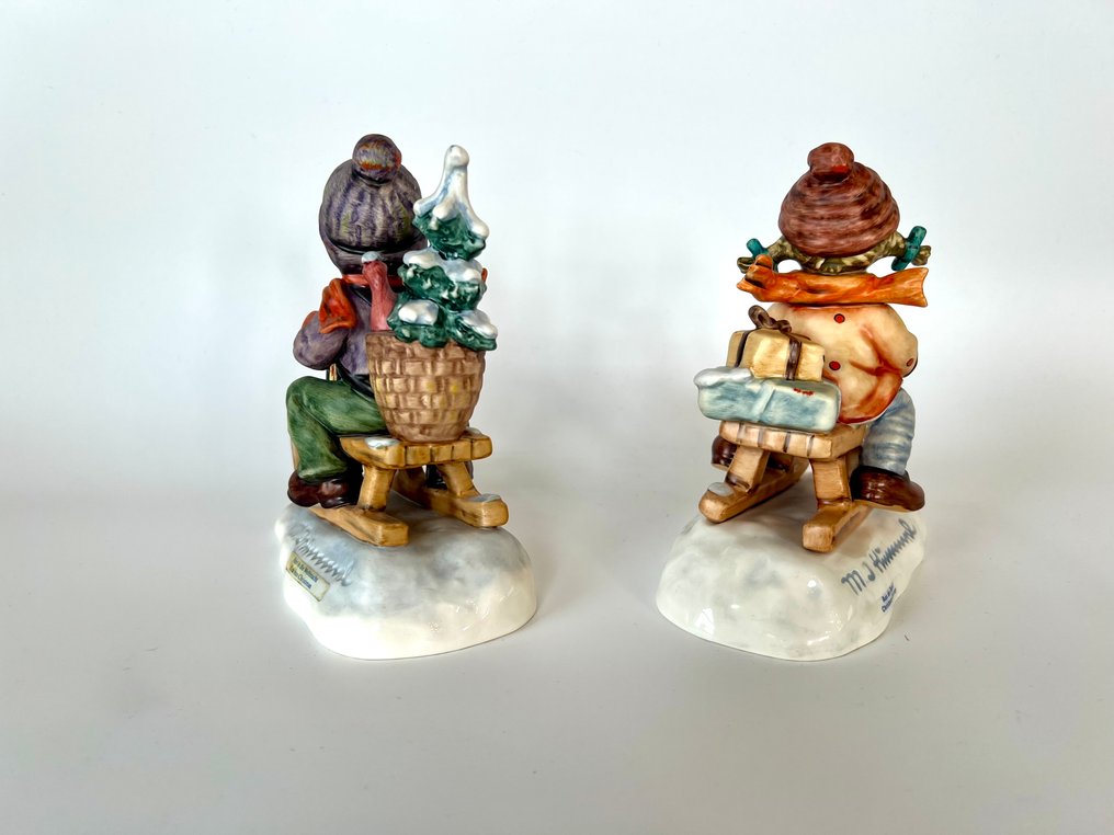 Goebel - 小塑像 - M.I. Hummel Figur Schlitten Duo: HUM 396/I Fahrt in die Weihnacht & HUM 2014/I Aus der Bahn - TMK7 (2) - 瓷器 #4.3