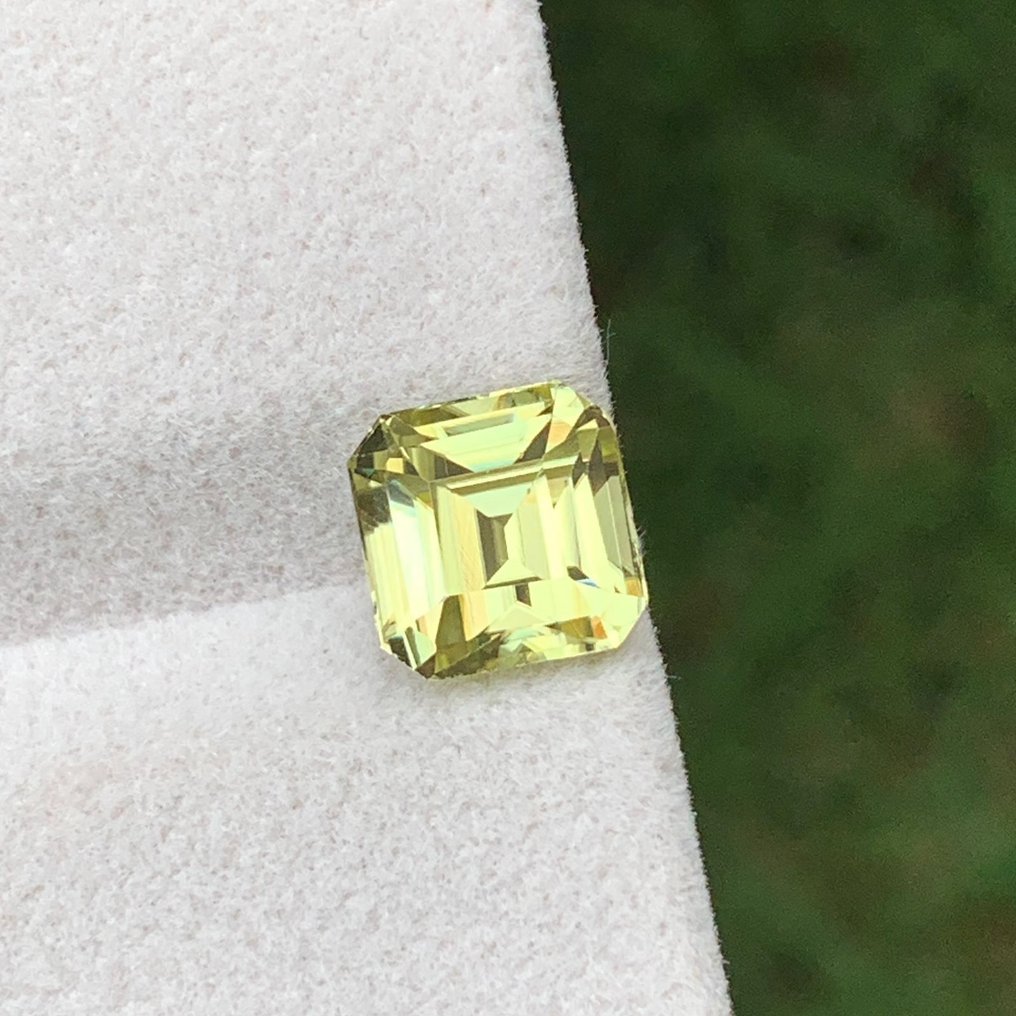 Senza prezzo di riserva - 1 pcs  Giallo Zircone  - 4.20 ct - International Gemological Institute (IGI) - Gemma più rara non riscaldata #1.0