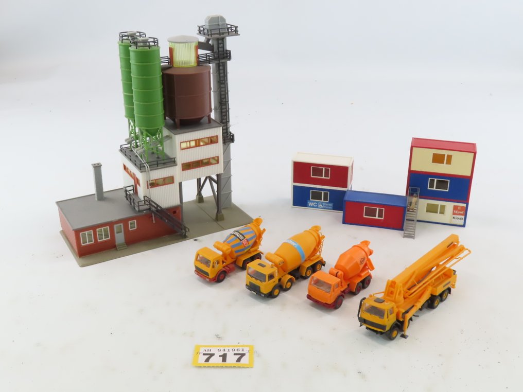 Wiking, Faller H0 - B950/39930 - Costruzioni di modellini di treni (6) - Cementificio, 6 container Bouwkeet e 4 veicoli da cantiere. #2.1