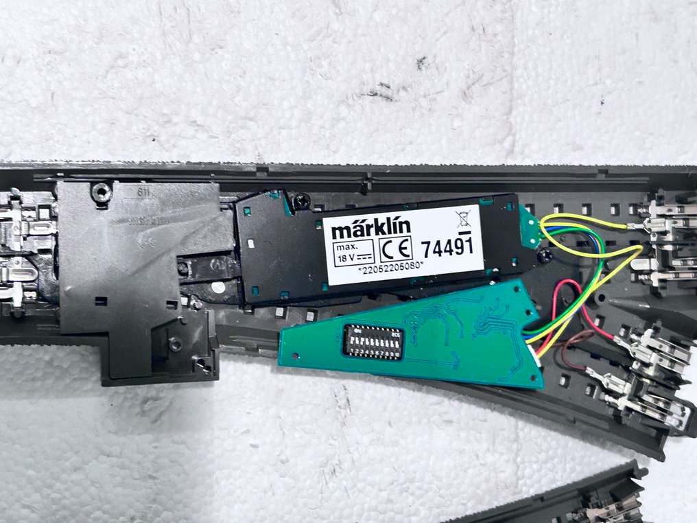 Märklin H0 - 24611/24612/74461/74491 - Modelltogspor (2) - 2x digitale wissels C-Rail #1.0