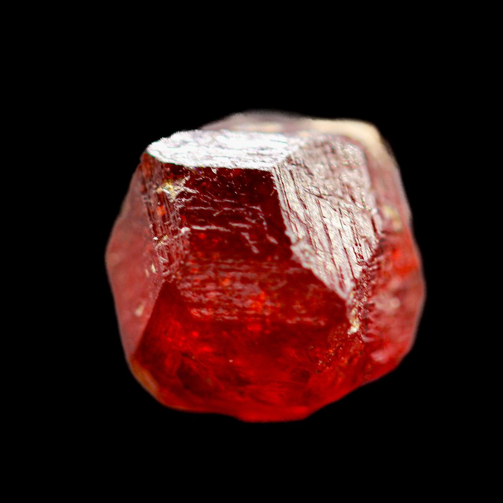 Specimen Strawberry Spessartine Garnet • 4.70 ct • Museum Grade - Height: 7 mm - Width: 7 mm- 0.94 g - (1) #2.1