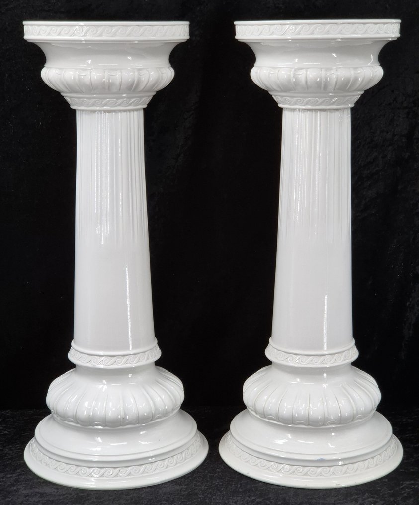Carpiè Nove Bassano - Stand - Ceramic - Pair of classicist columns – glazed with ceramic, signed. #1.0