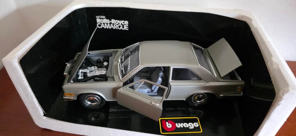 Bburago 1:22 - Modelbil - Rolls-Royce Camargue #2.1