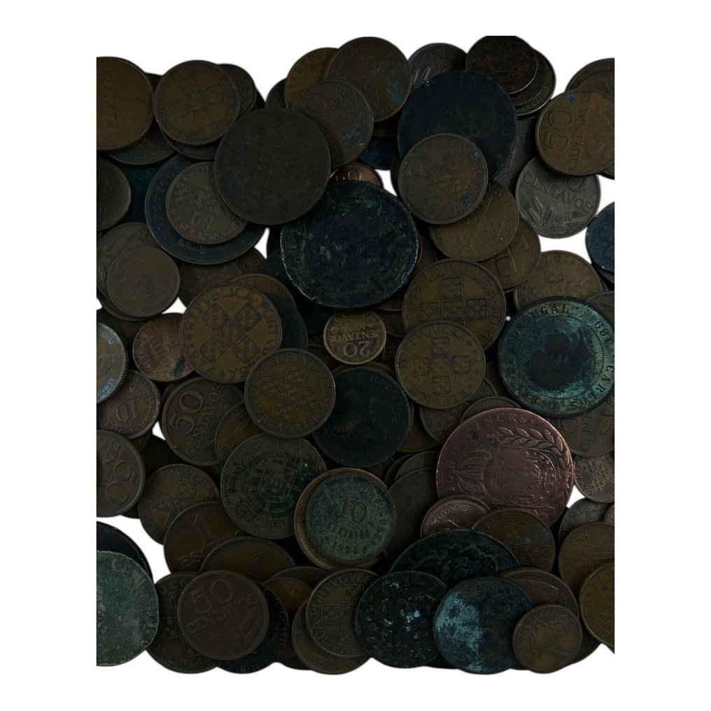 Világ. Lote de 247 Moedas Cobre e Bronze de Portugal, Colónias e Resto do Mundo desde a didade Medieval até Várias datas (Nincs minimálár) #1.0